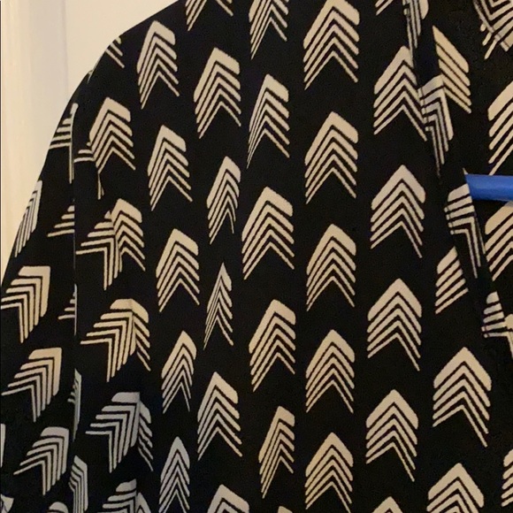 Black and Cream Blouse - Picture 2 of 6